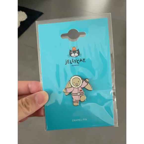 NWT jellycat official Bashful Bunny 'Snow Suit' pin Limited EDITION VHTF - Picture 2 of 2